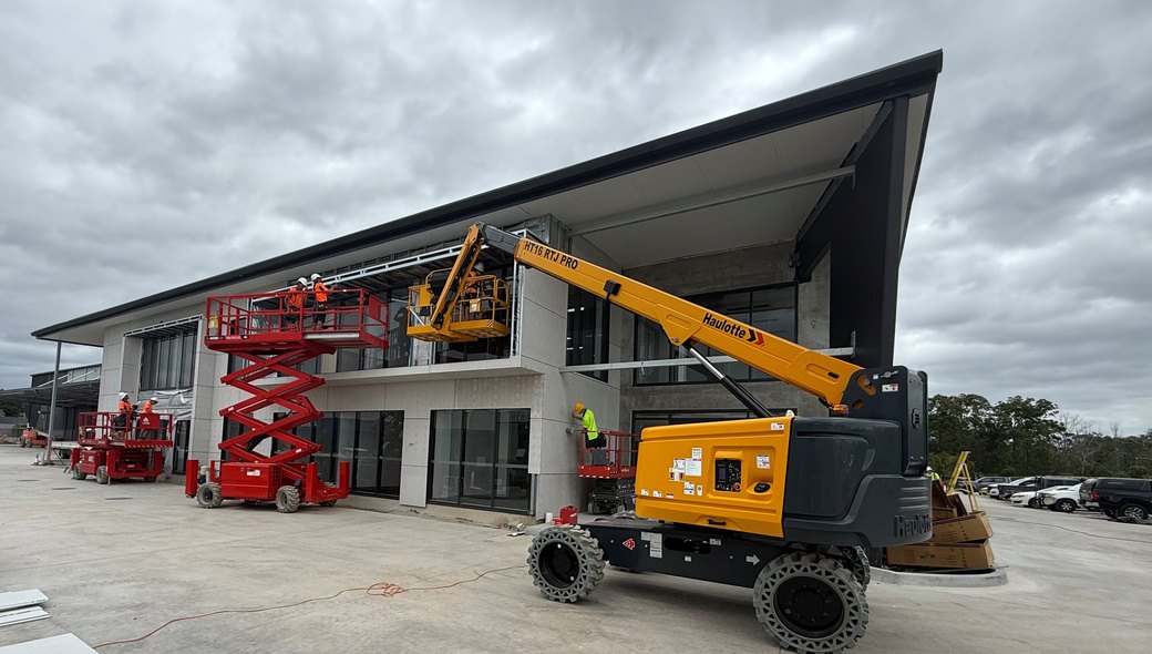 External cladding installation on a commercial project